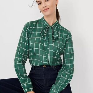 Ann Taylor Green and white geometric pattern blouse